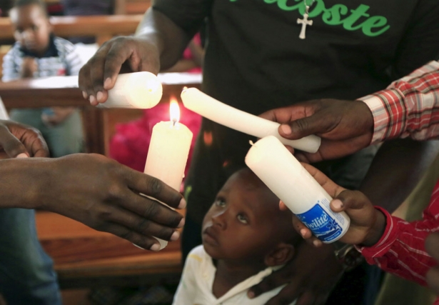 肯尼亞當地和世界各地的基督徒、教會領袖等紛紛在剛過去的復活節主日，為被殺害的148人哀悼並禱告。（圖：路透社/Noor Khamis）