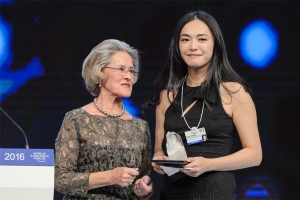 本身是基督徒的姚晨担任聯合國難民署中國親善大使多年，她也是獲得水晶獎的首位華人女性，借此次机会她呼籲大家關注難民問題。  <br/>