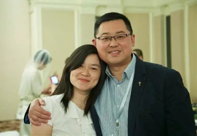 王怡牧師（左）與妻子蔣蓉12日拟到香港出席宗教会议，被当局禁止出境。（圖：來自網絡）