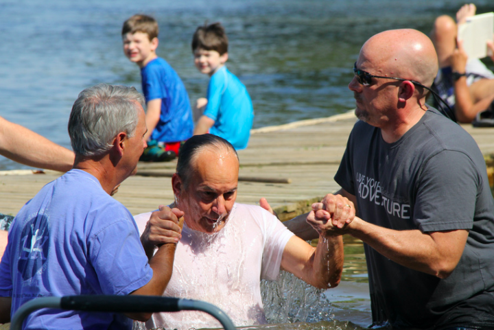洗禮是基督教傳統儀式之一，近年民眾紛往約旦河受洗。（圖：來自網絡）