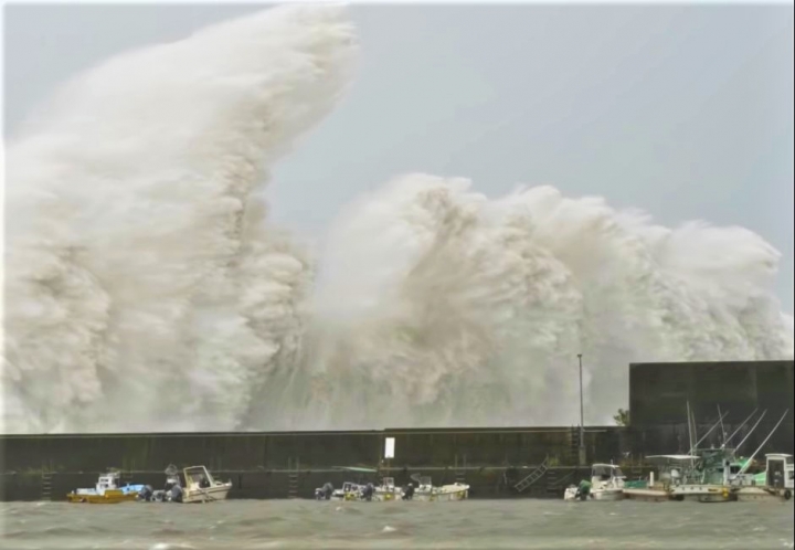 颱風「飛燕」直撲日本關西大阪等地區。（圖：網絡圖片）