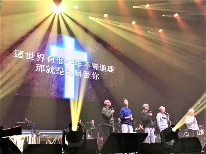 「溫文五牧演唱會」五位牧者同台夾Band。（圖：「溫文五牧演唱會」臉書）