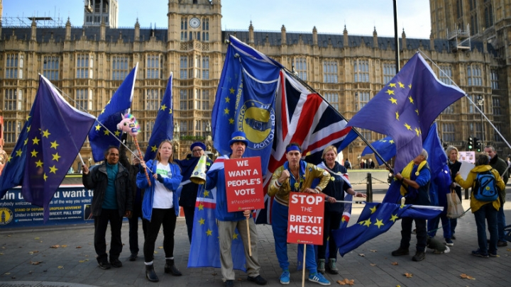 英國民眾示威抗議脫歐令社會陷入混亂。（圖：網絡圖片）