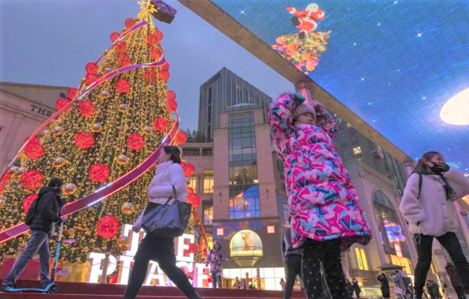 中國部分地方政府禁慶祝聖誕，不過北京商場仍有聖誕裝飾。（圖：網絡圖片）