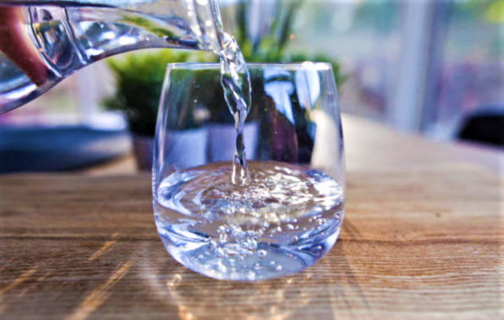觀察水杯找到嶄新的生活經驗。（圖：Getty Images） 