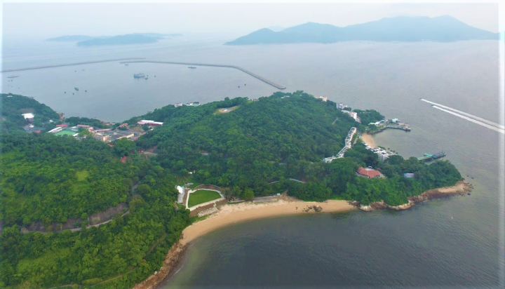 「明日大嶼」計劃發展東大嶼人工島。（圖：google map） 