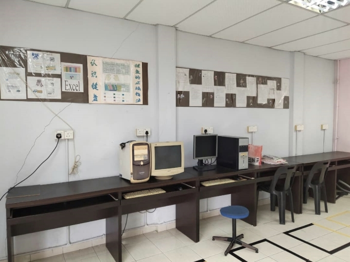 兒童社區中心二手電腦與設施。（圖：馬口新生代慈善機構臉書） 
