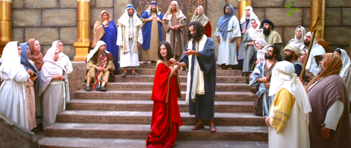 首部手語電影講述《聖經》約翰福音8章行淫婦人的故事。（圖：Deaf Missions YouTube擷圖） 