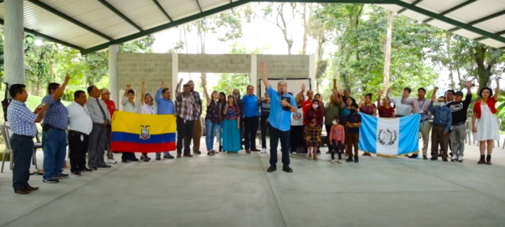 來自中美洲各教派領袖在會中分享上帝的愛，中間者為拉丁美洲世界福音聯盟總幹事Ricardo Luna。（圖：全球祈禱日視頻擷圖） 