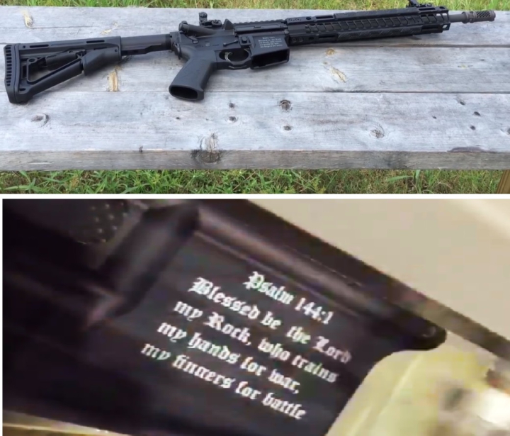 槍械製造商 Spike's Tactical的 AR-15槍柄刻上詩篇144篇1節經文。（圖：Spike's Tactical視頻擷圖 ） 
