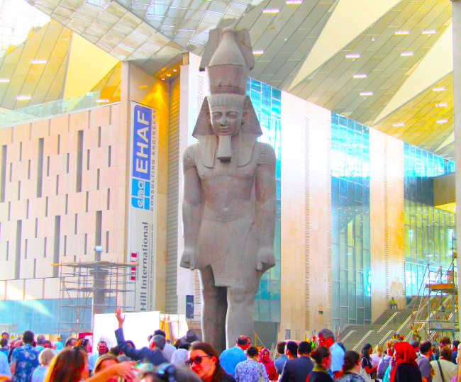 拉美西斯二世雕像在埃及博物館入口大廳。（圖：維基百科） 