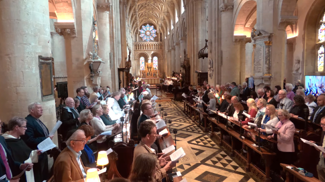 牛津教區基督堂座堂舉行紀念牛津議會800周年崇拜。（圖：Christ Church Cathedral Oxford YouTube擷圖）