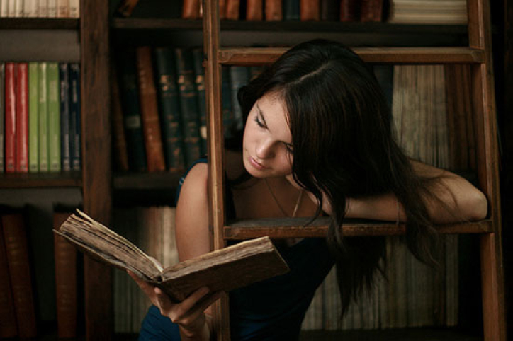 girl-reading-on-a-ladder.