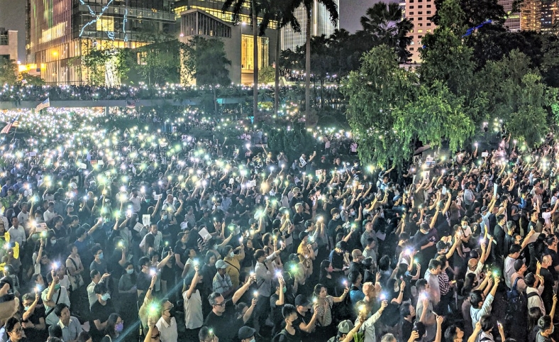 暴力沦陷香港何时了？