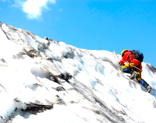 誰是好撒馬利亞人：登山者漠視運工垂死繼續攻頂？  